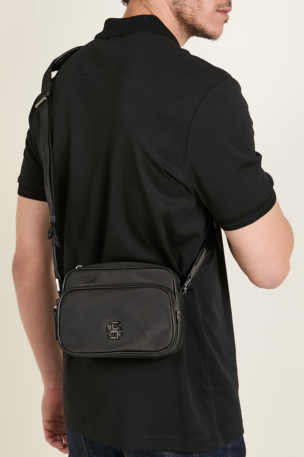 תמונת כל הלוק של תיק צד